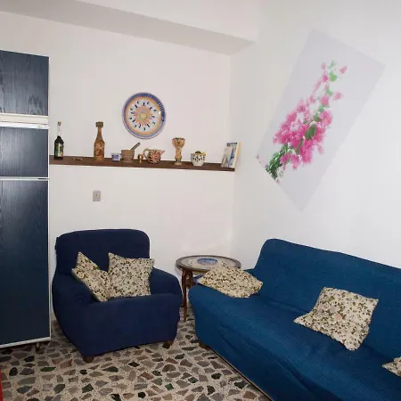 Bouganville House B&B 제프라나에트니아