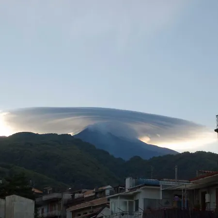 Alojamento de Acomodação e Pequeno-almoço Bouganville House Zafferana Etnea